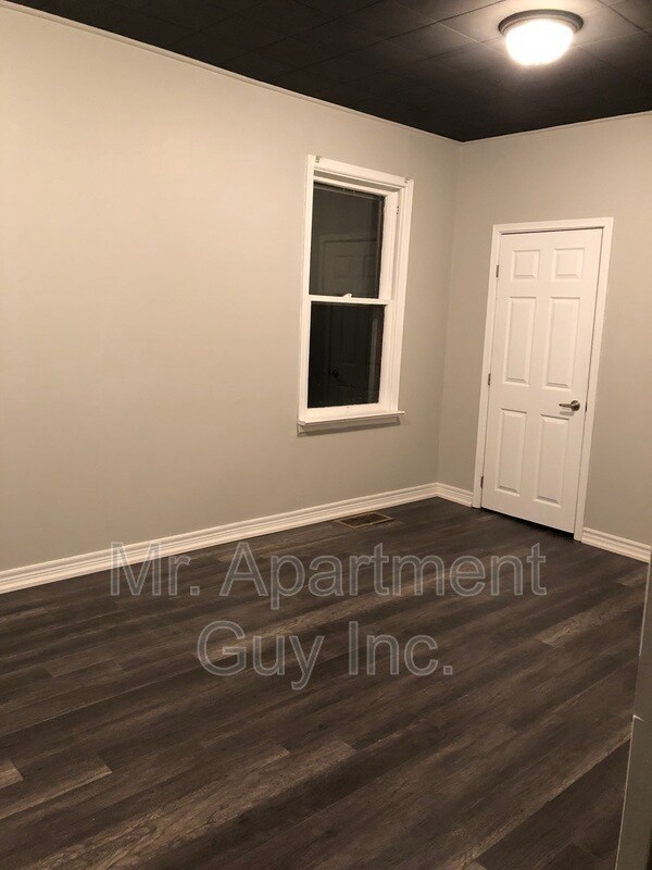 Photo - 163 E 5th St Unit Main Suite