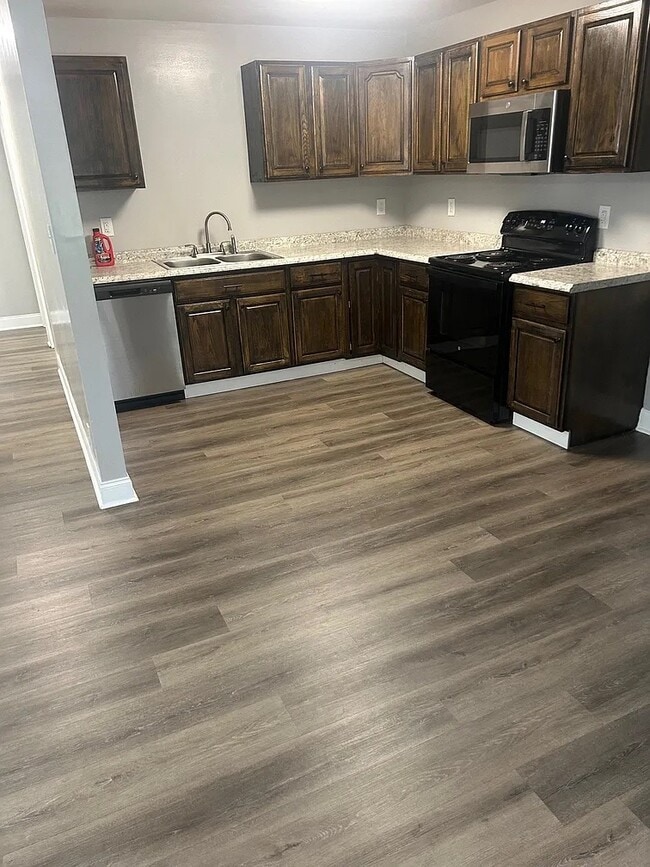 Photo - 210 Sunny St