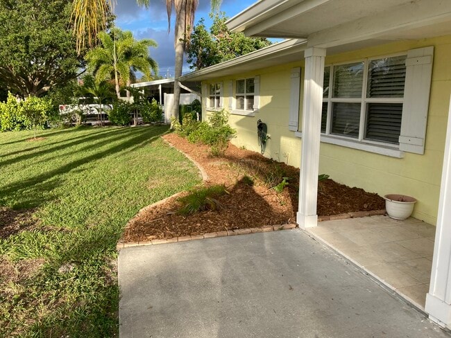 Photo - 2714 Grove St