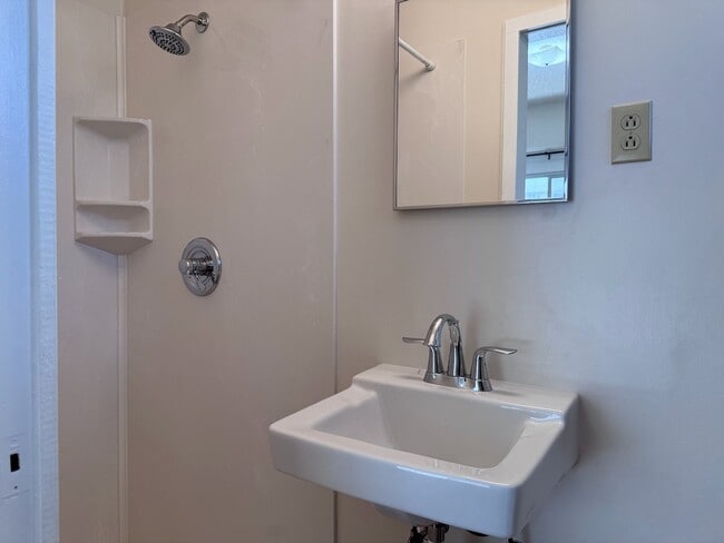 Photo - ?? For Rent – Spacious 2-Bedroom + Den, 2-... Unit #501