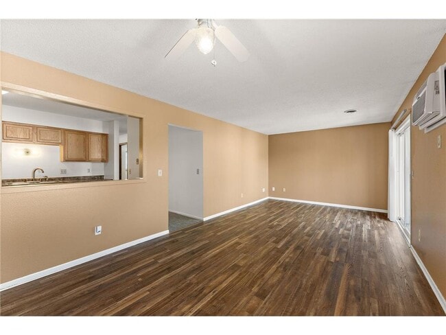 Photo - 949 Wescott Trail Unit 201