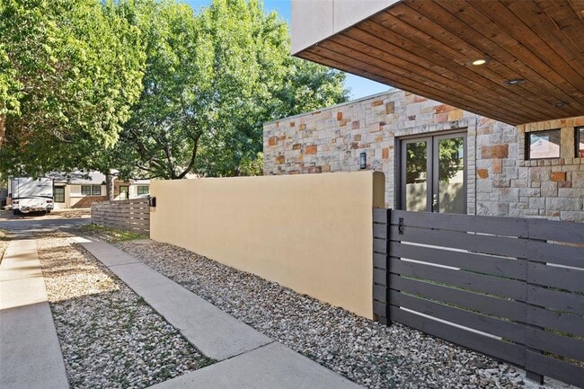 Photo - 2410 Sharon Ln