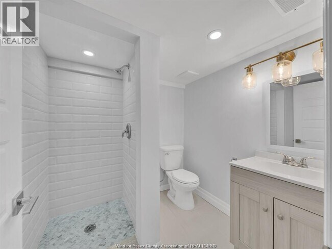 Photo - 1568 York St