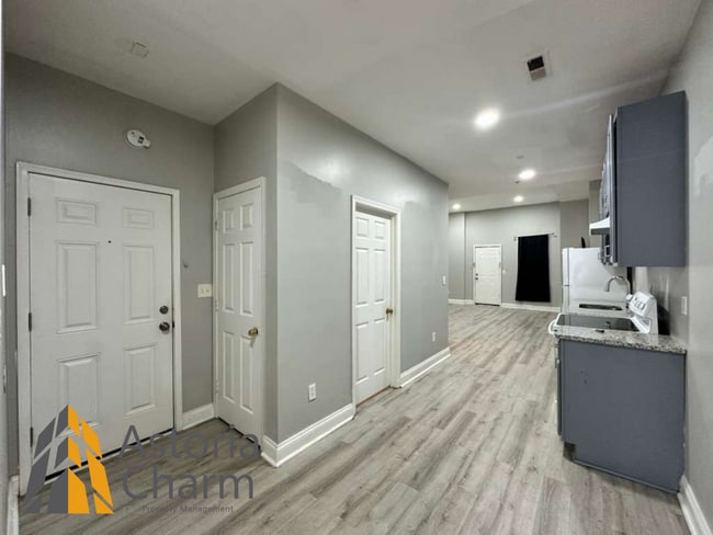 Building Photo - 1918 N Charles St Unit 1