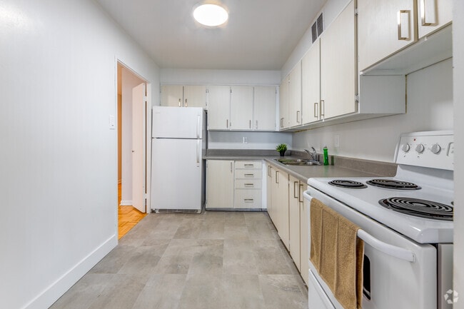 2BR, 1.5BA - 1,415 SF - Kitchen