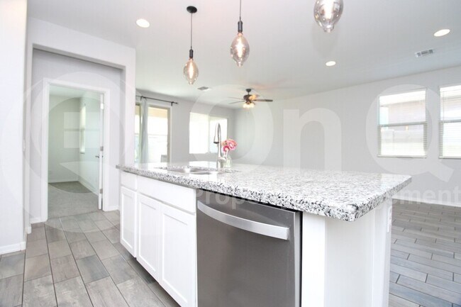 Photo - 1687 W Harris Ave