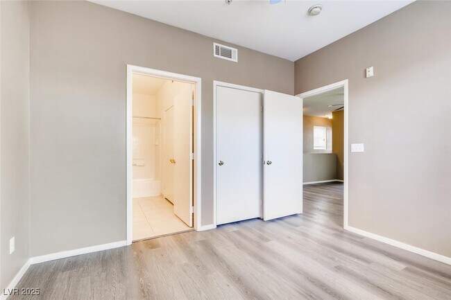 Building Photo - 9050 W Warm Springs Rd Unit 2098