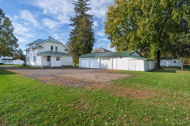 Photo - 568 W Main St