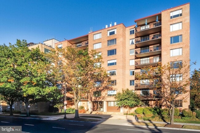 Building Photo - 3315 Wisconsin Ave NW Unit B1