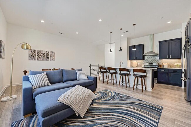 Photo - 2804 S 1st St Unit 2106