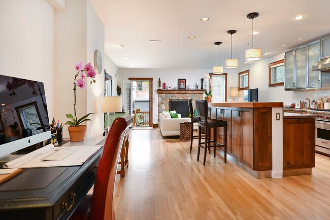 Photo - 2317 N Greenview Ave