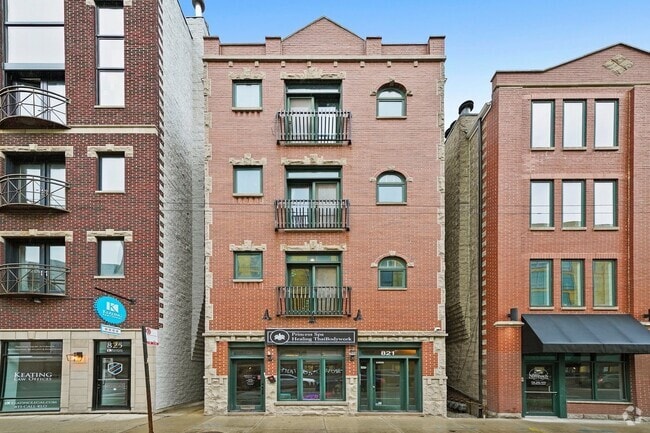 Building Photo - 821 N Milwaukee Ave Unit RU2 Rental