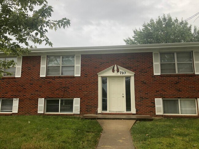 Front entrance - 710 Claudell Ln Apartment Unit 5
