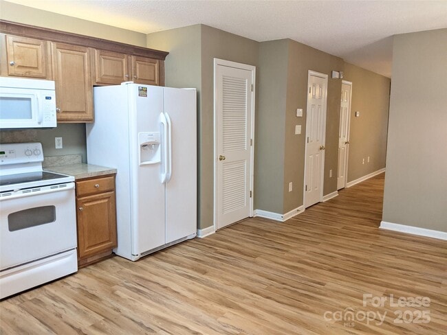 Photo - 140 Locomotive Ln