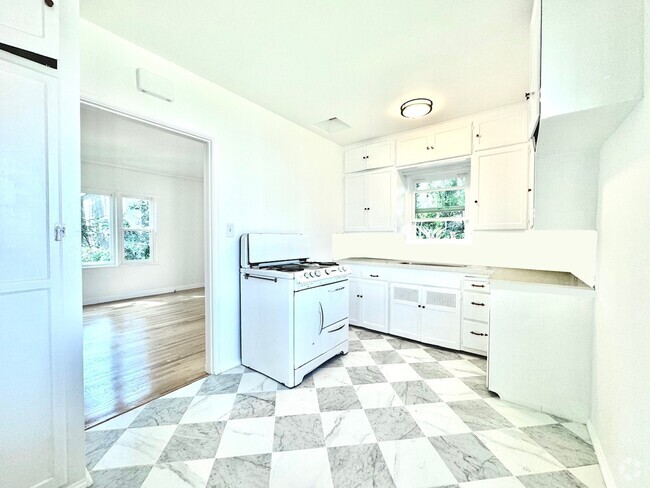 Building Photo - 2406 Edgewater Ter Rental