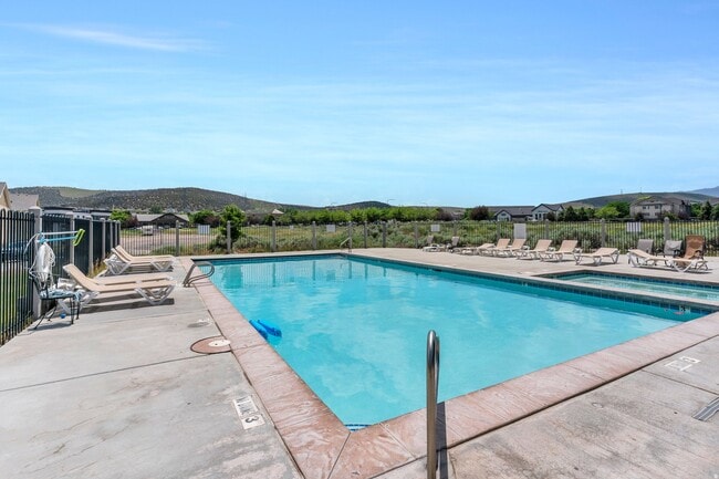 3618 Clear Rock Rd Unit J2