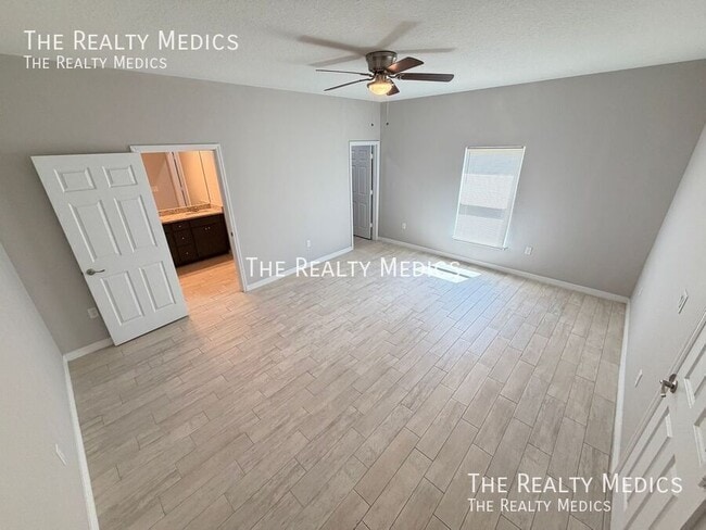 Photo - 2973 Polaris Ave SE