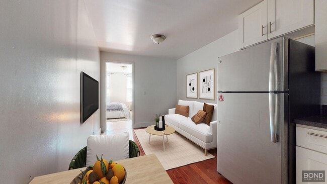 Building Photo - 125 E 7th St Unit 4W Rental