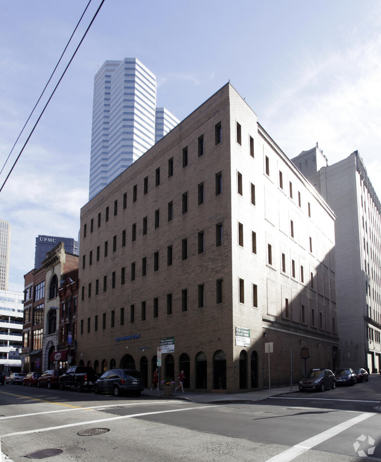 Photo - 100 Smithfield St Apartments