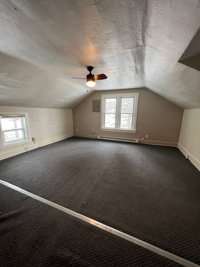 Building Photo - THR -03- Galesville Unit Upper Rental