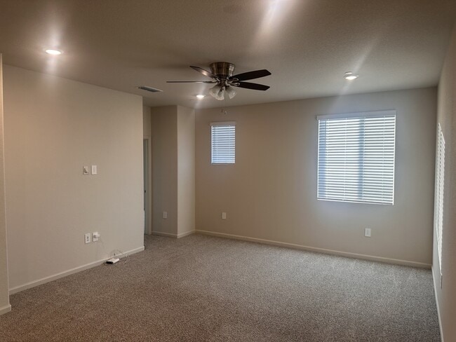 Photo - 1750 Yukon Territory Ave