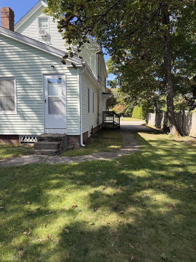 32 Broad St