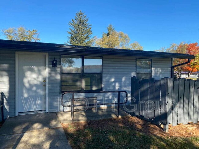 Building Photo - 2000 Indianapolis Rd Unit 33