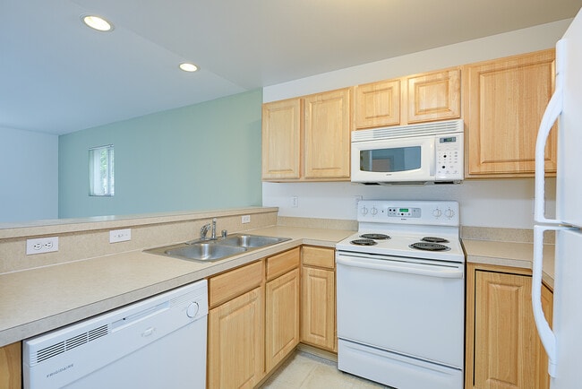 Photo - 10122 9th Ave W Unidad C210