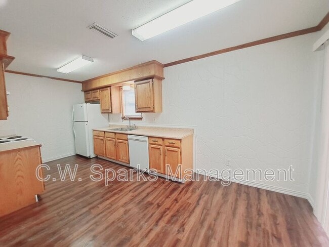 Photo - 852 Harvard Ln