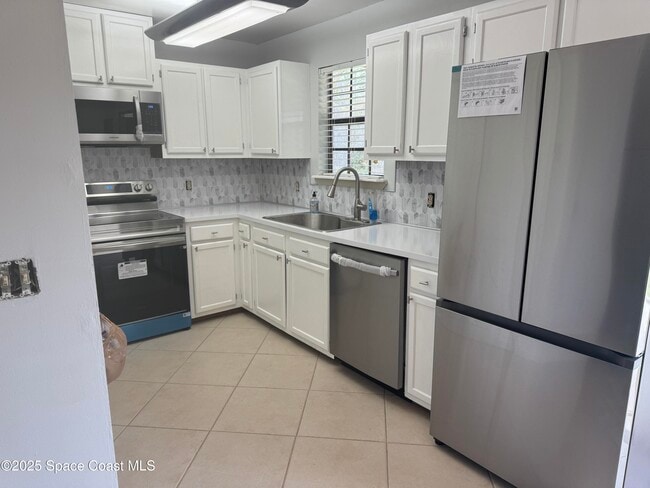 Photo - 696 Harrington St SW