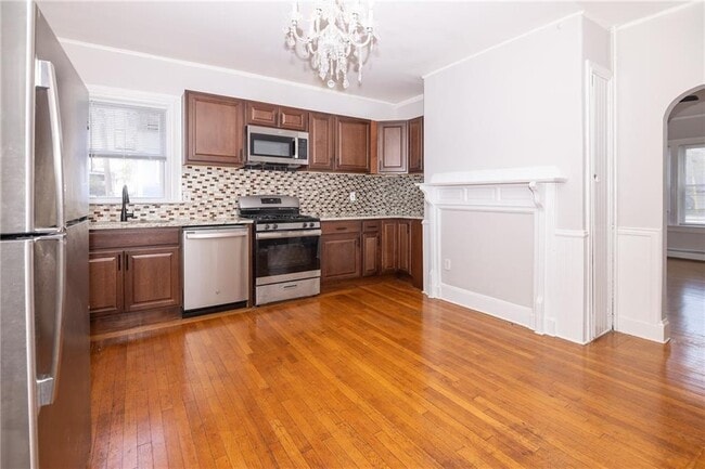Building Photo - 376 Hope St Rental