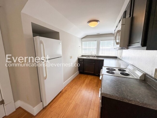 801 Willow St Unit b
