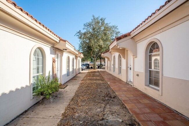 Building Photo - 604 Buena Vista Dr