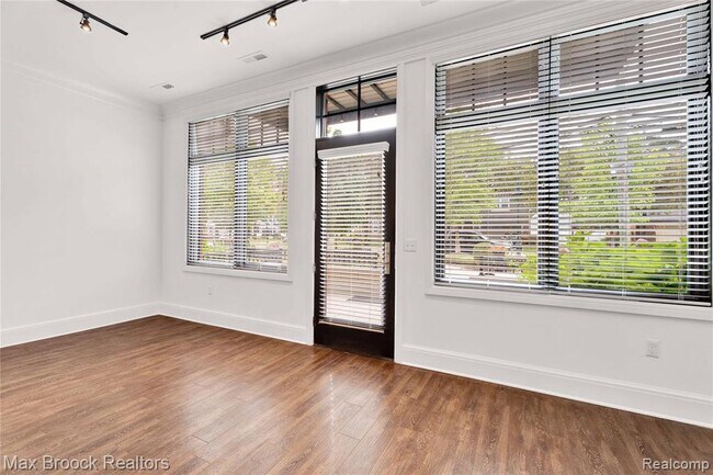 Photo - 431 S Eton St