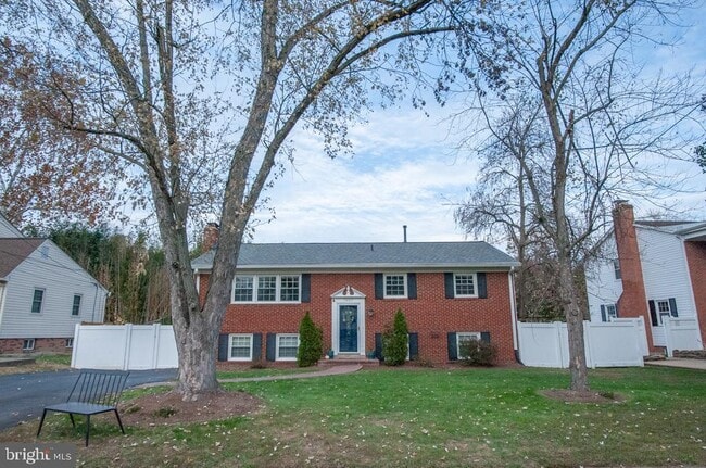Photo - 7807 Hayfield Rd House