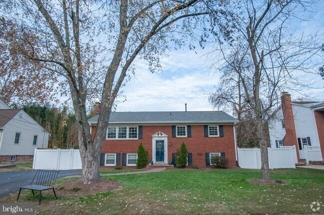 Building Photo - 7807 Hayfield Rd Rental