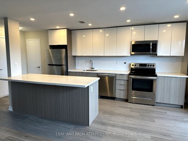 Photo - 9960 Bayview Av Unit #3