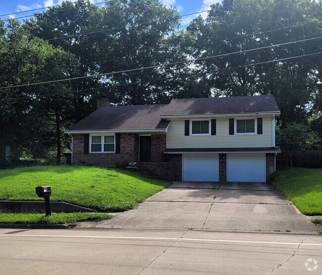Building Photo - 3 bed, 3 bath home off Chapel Hill Road