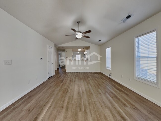 Photo - 105 Exeter Ct