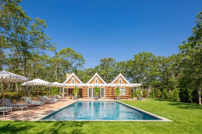 Photo - 417 Edge of Woods Rd