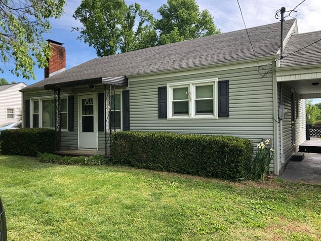 Building Photo - Beautiful country settings!  3 Bedroom / 1 bath - Kingsport TN
