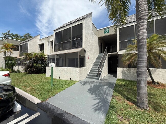 Building Photo - 7913 SW 104th St Unit 105-G