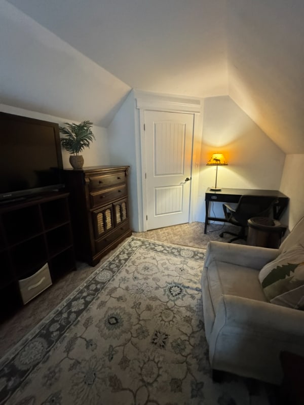 Photo - 433 8th Ave W