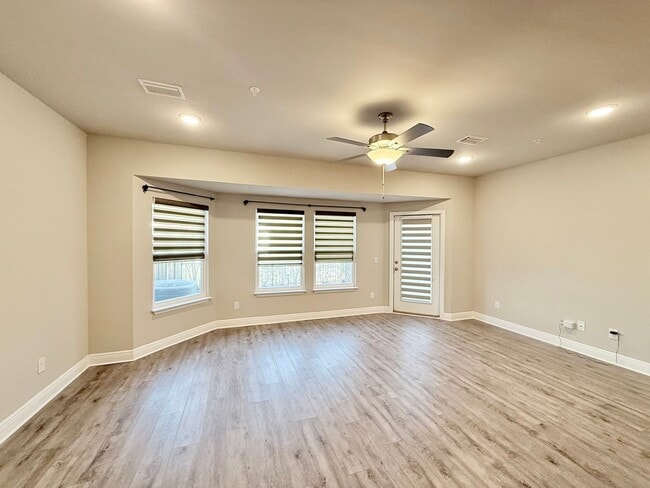 Photo - 3-Bedroom Townhome - Prime Pensacola Location