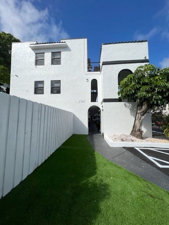 Photo - 2705 NE 9th Ave