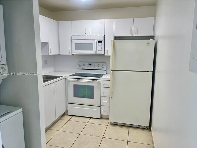 Photo - 8321 NW 7th St Unidad 1-407