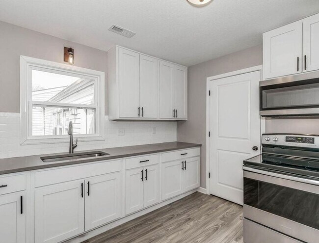 Photo - Adorable 3 bed, 1 bath!