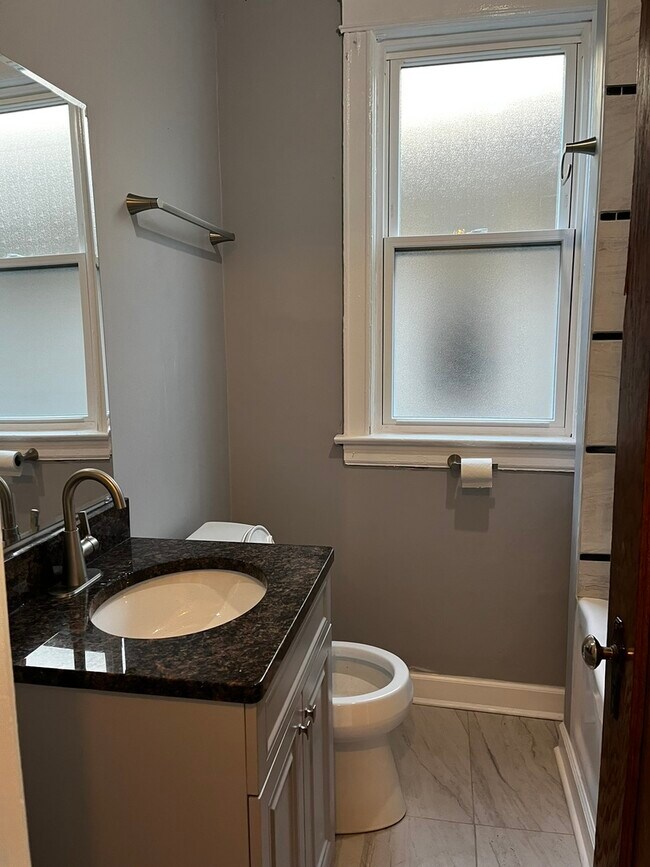 Photo - 1528 E 72nd St Unit 2