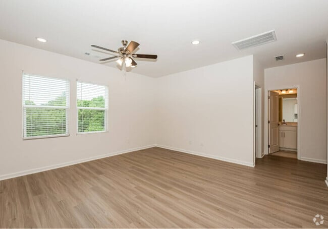 Building Photo - 2400 Summer Lee Dr Rental