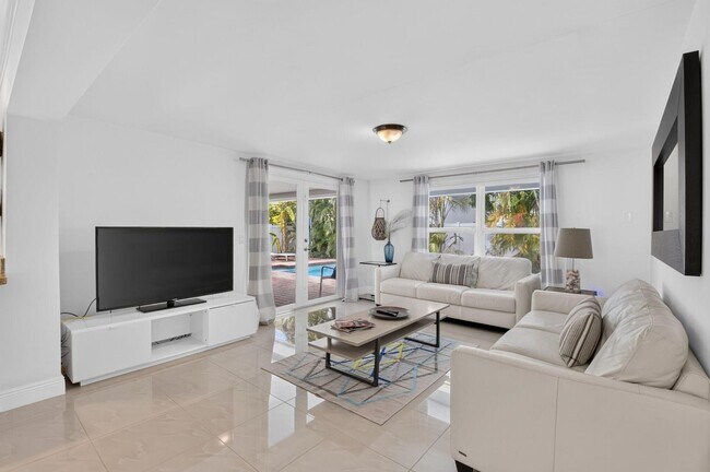 Photo - 700 NE 70th St